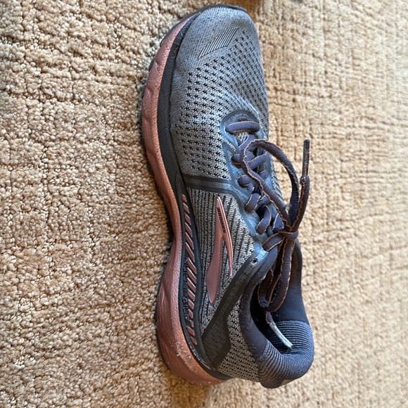 Comfortable brooks, running shoes - Picture 4 of 6